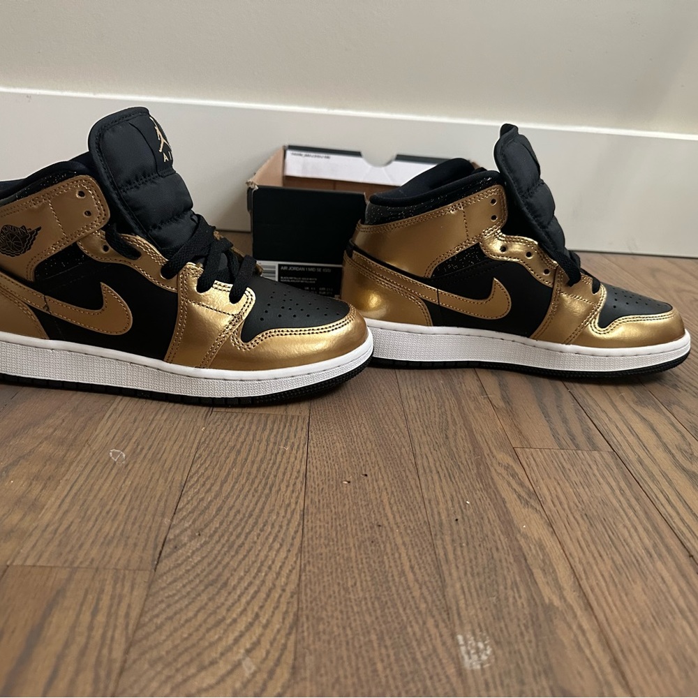 Nike  sneakers Air Jordan’s retro 1 Mid size 5y
